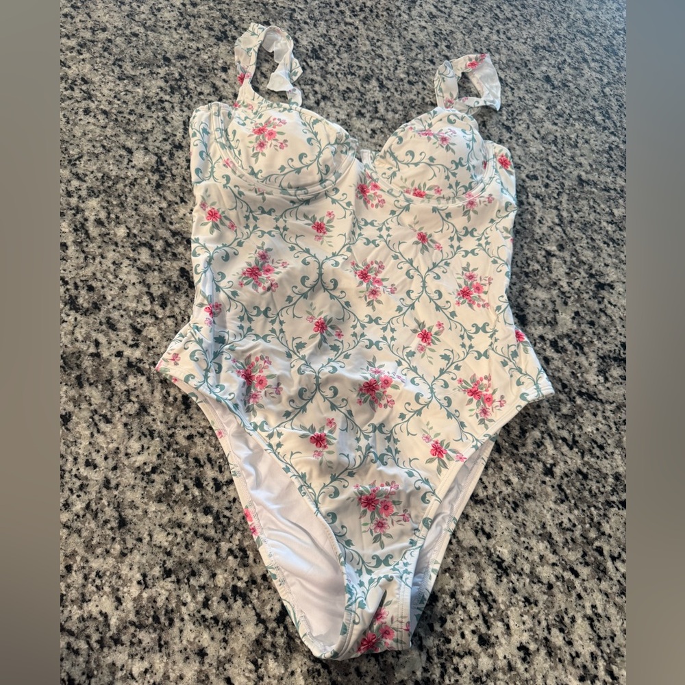 Cupshe Ruffle Strap Onepiece NWT